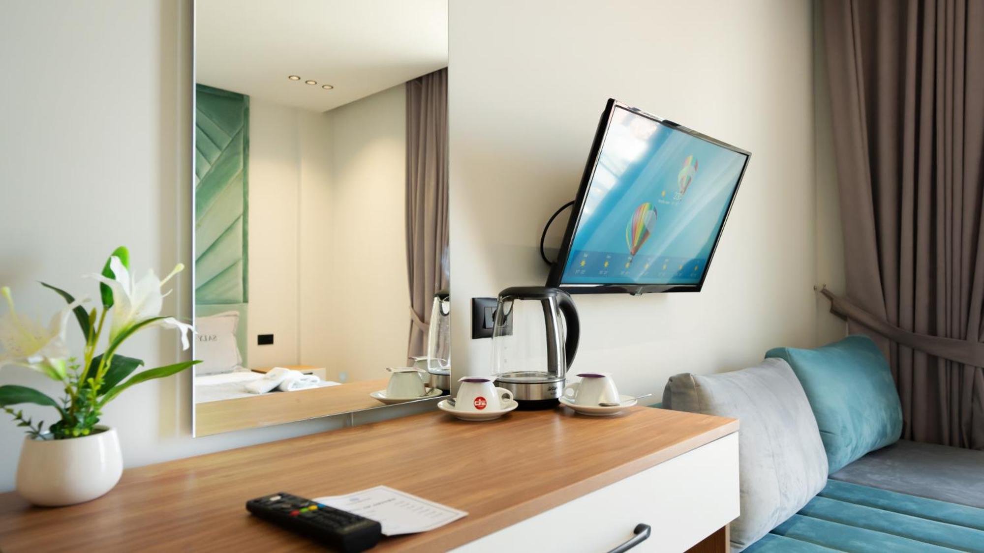 Hotel Saly Durres Bagian luar foto