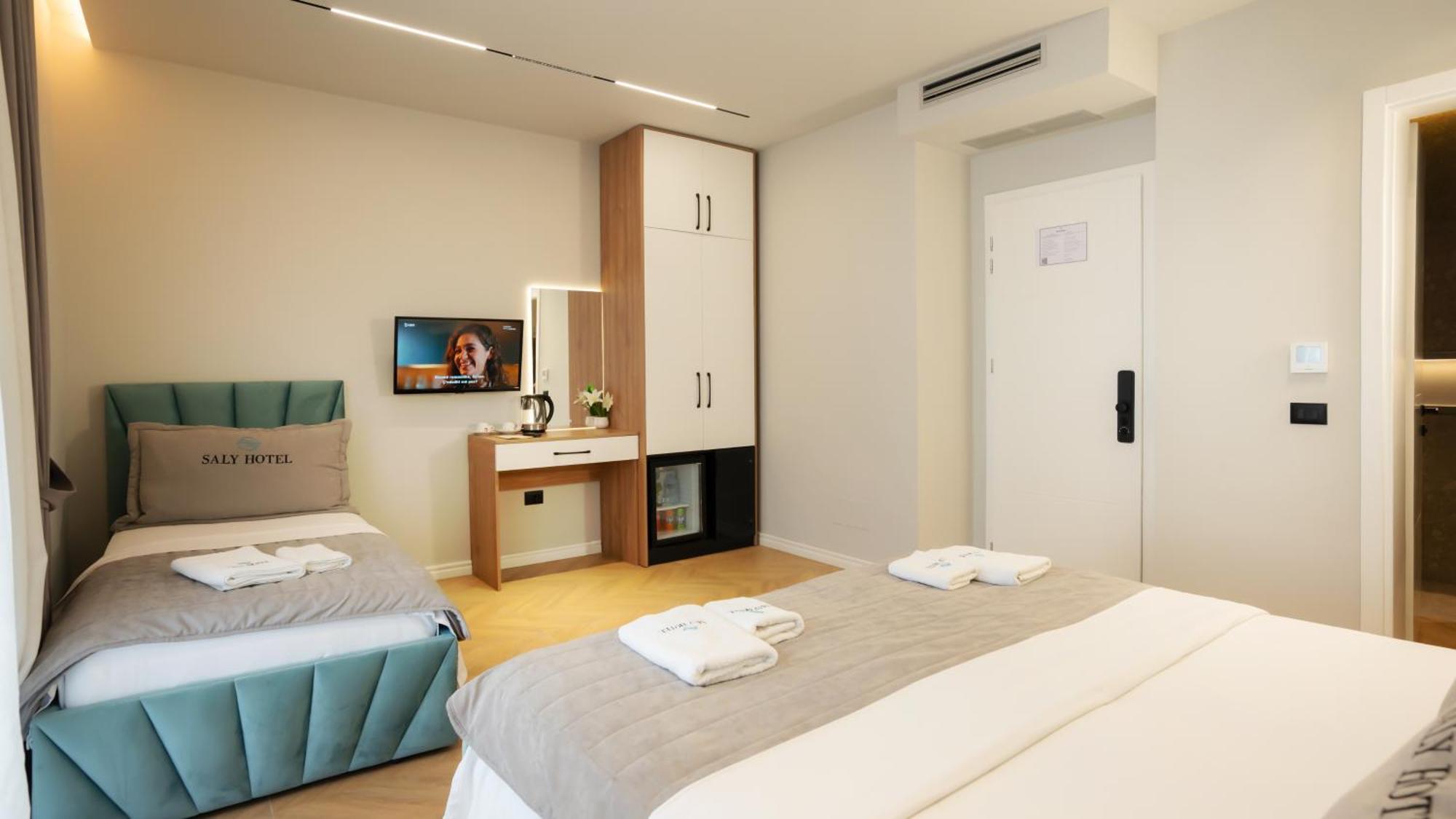 Hotel Saly Durres Bagian luar foto