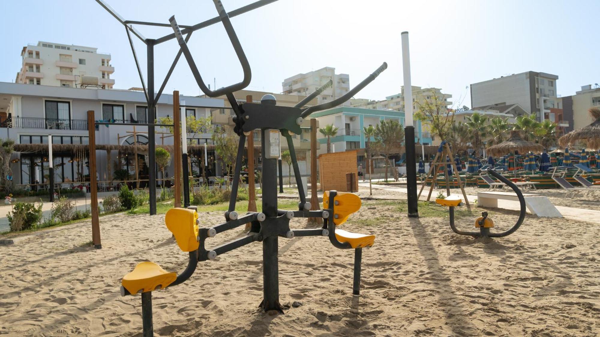 Hotel Saly Durres Bagian luar foto