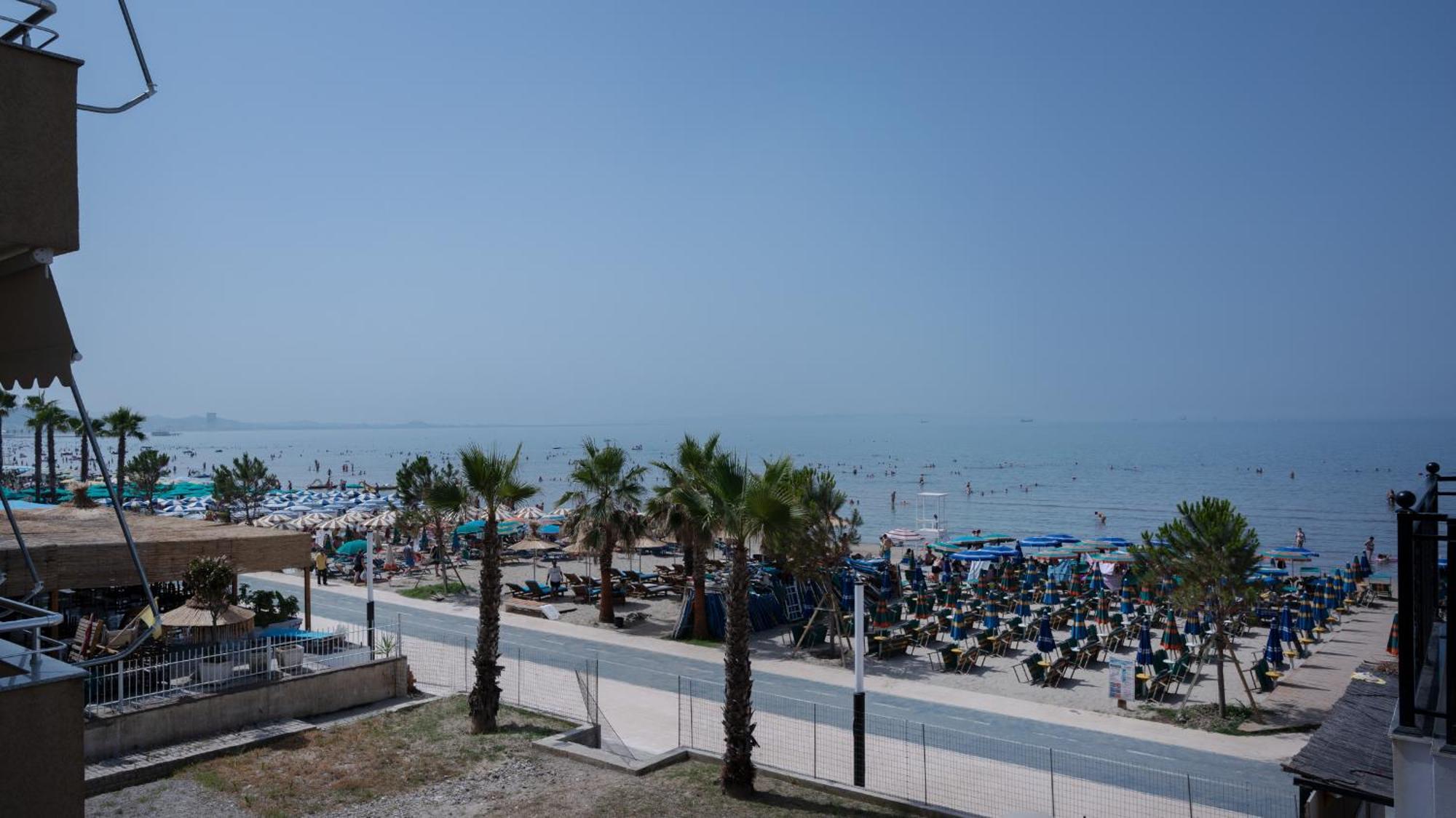 Hotel Saly Durres Bagian luar foto