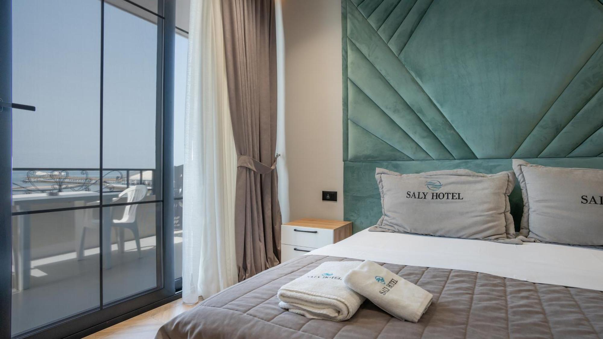 Hotel Saly Durres Bagian luar foto