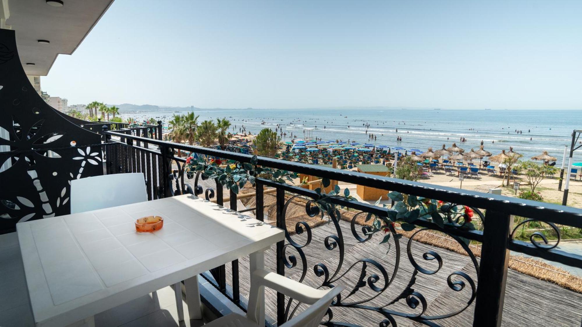 Hotel Saly Durres Bagian luar foto